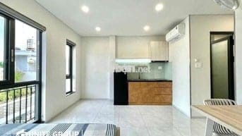 Căn hộ full nội thất cửa sổ lớn ngay chợ Bà Chiểu gần Q1