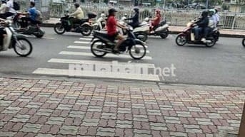 Nhà mặt tiền đường, 70m2, 6 phòng, đường Bến Bình Đông