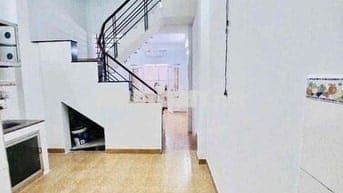 🏡 CHO THUÊ NHÀ 3 TẦNG KIÊN CỐ – TRUNG TÂM Q4 – GIÁ CHỈ 9.5 TRIỆU/THÁNG