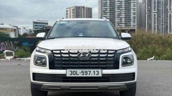 Hyundai Venue 2024 - 11000 km