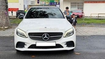 Mercedes C300 AMG 2021 màu trắng nội thất nâu