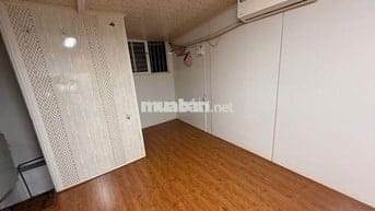 Cho thuê căn nhà cấp 4, dt 50m2 + xép tại ngõ 167 phố Dương Quảng Hàm