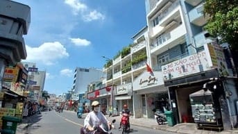⭐️ Nhà 6 Lầu DT:5,7x17 Mặt tiền kinh doanh sầm uất Nguyễn Văn Đậu, P5.