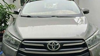 Toyota Innova E 2019 số sàn màu xám