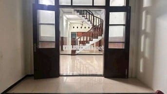 Nhà cho thuê mặt tiền gần Hội trường Đông hoà
