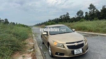 Ô tô Chevrolet Cruze 2011 số sàn màu vàng cát