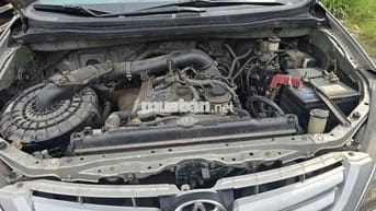 Ô tô Toyota Innova G 2011 màu Bạc