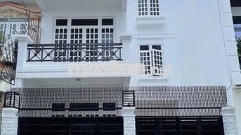 Nhà HXH Lê Văn Sỹ. P1. 7x20m. 1 Trệt 2 Lầu. Sẵn Máy Lạnh.