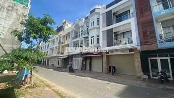 Cho Thuê Nhà Mặt Tiền Khu Á Châu Diện Tích Khủng 340m2 : 17tr Còn Giảm