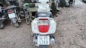 Xe máy SYM Attila màu trắng