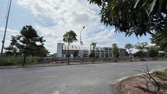 CHỈ HƠN 4 TỶ XÍU- NHÀ 3 TẦNG MỚI -    LÔ GÓC  ĐƯỜNG OTO ĐỖ CỬA -THIẾT