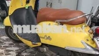 Xe máy SYM Cello màu vàng, số tự động