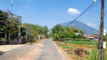 4435m2 đường nhựa, view Núi. Dân đông. 2,8 tỷ 
