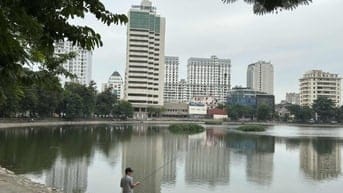 Chính chủ cho thuê căn hộ mặt hồ tầng 5 nhà B1 T/T Giảng Võ, Hà Nội