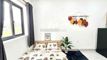 Phòng cửa sổ thoáng, có nội sẵn nội thất ngay vòng xoay Trung Sơn