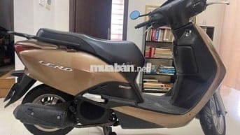 Xe máy Honda Lead màu vàng đồng, đời 2010