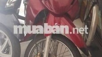 Xe máy Honda Future màu đỏ, chạy xăng