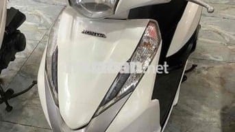 Leed Fi đời 2015 màu trắng xe zin biển thành phố