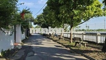 Đất Gia Lâm, 42m2, mặt tiền 4.2m, ô tô cách 15m. Sổ đỏ đầy đủ.