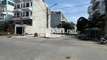 Cần Bán . đất lô Góc . Lô nhì Đ Lê Bôi .P7 Q8 .DT 8x20