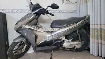 Xe Air Blade 2017 và những điều đã tạo nên một siêu phẩm Xe máy Honda Air Blade màu bạc đã qua sử dụng