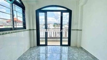 Căn Hộ ban công mới , Nguyễn Thị Tần ngay cầu chữ Y Q5