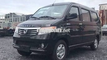 Xe  van 5 chỗ mầu đen mới đi ,còn mới sx 2023