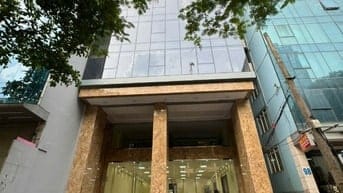 Văn phòng siêu vip, mặt phố, full kính, giá tốt, có PCCC, 2 hầm