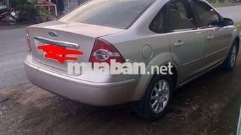 Ford Focus số tự động 5 chỗ màu vàng cát
