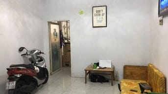 Nhà nguyên căn trung tâm Quận 4, đi lại dễ dàng