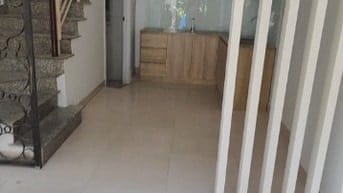 Bán nhà ngay ngã tư Âu Cơ và Lạc Long Quân gần bệnh viện Tân Phú 