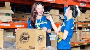 CẦN GẤP 03 NAM / NỮ ĐÓNG GÓI HÀNG - DÁN TEM 