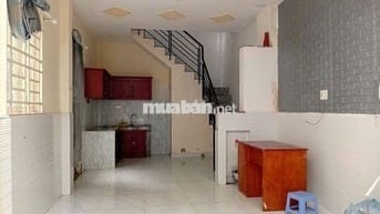 Nhà thuê giá rẻ 3 lầu 3 phòng ngủ hẻm Hòa Hưng dtsd 120m2