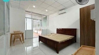 CHO THUÊ PHÒNG CÓ BAN CÔNG SIÊU RỘNG TÁCH BẾP ĐẦY ĐỦ NỘI THẤT MỚI XÂY