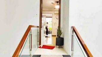 Cho thuê nhà nguyên căn 3 tầng , 6 phòng ngủ ,  ô tô để trong nhà 