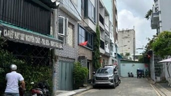 Nhà xây 3 tầng - DT 10 x 22.3m gần đường Nguyễn Gia Trí  bán 36.5 tỷ