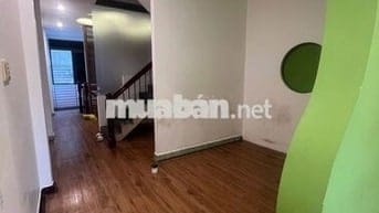 NHÀ CHO THUÊ TRUNG TÂM Q5 NỞ HẬU