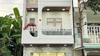 Nhà 1 trệt 2 lầu 210m2 giá 1tỷ6 ngay KCN nam Tân Uyên