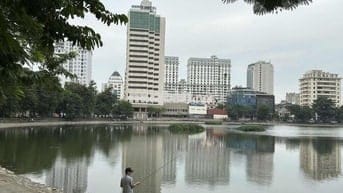 Chính chủ cho thuê căn hộ mặt hồ tầng 5 nhà B1 T/T Giảng Võ, Hà Nội