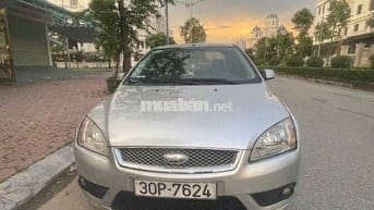 Ford Focus 2010 màu bạc