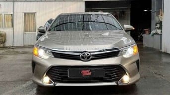 Toyota Camry 2016 2.0E,màu vàng cát