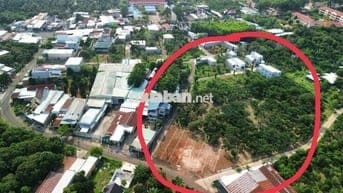 Mặt tiền đường nhựa 1 set Lê A. Chiều ngang 8,6m.