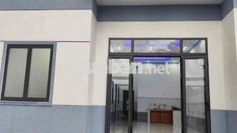 em bán căn nhà mới giá rẻ. đã có sẵn sổ. gần quốc lộ 13