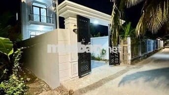 Chào Bán Căn Nhà Tân Cổ Điển sân vườn