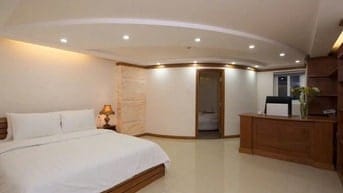 KHÁCH SẠN 5 TẦNG NGUYỄN VĂN THOẠI –NGAY BÃI TẮM MỸ KHÊ, SẴN DÒNG TIỀN