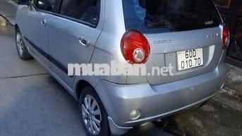 Chevrolet Spark 2 chỗ số sàn màu bạc