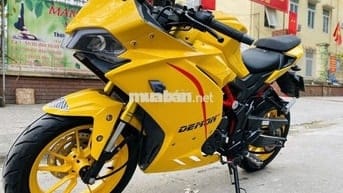 Xe máy GPX Demon màu vàng, dùng xăng