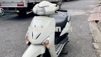 Xe máy Honda Lead màu trắng tiết kiệm nhiên liệu