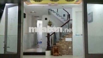 Nhà cho thuê có lầu 3 phòng gần cầu bà mẫn