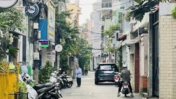 HẺM NHỰA 6M - KẾ QUẬN 10 - ( 4 x 18 ) 6 TẦNG - KD ĐỈNH - CHỈ 9.9 TỶ